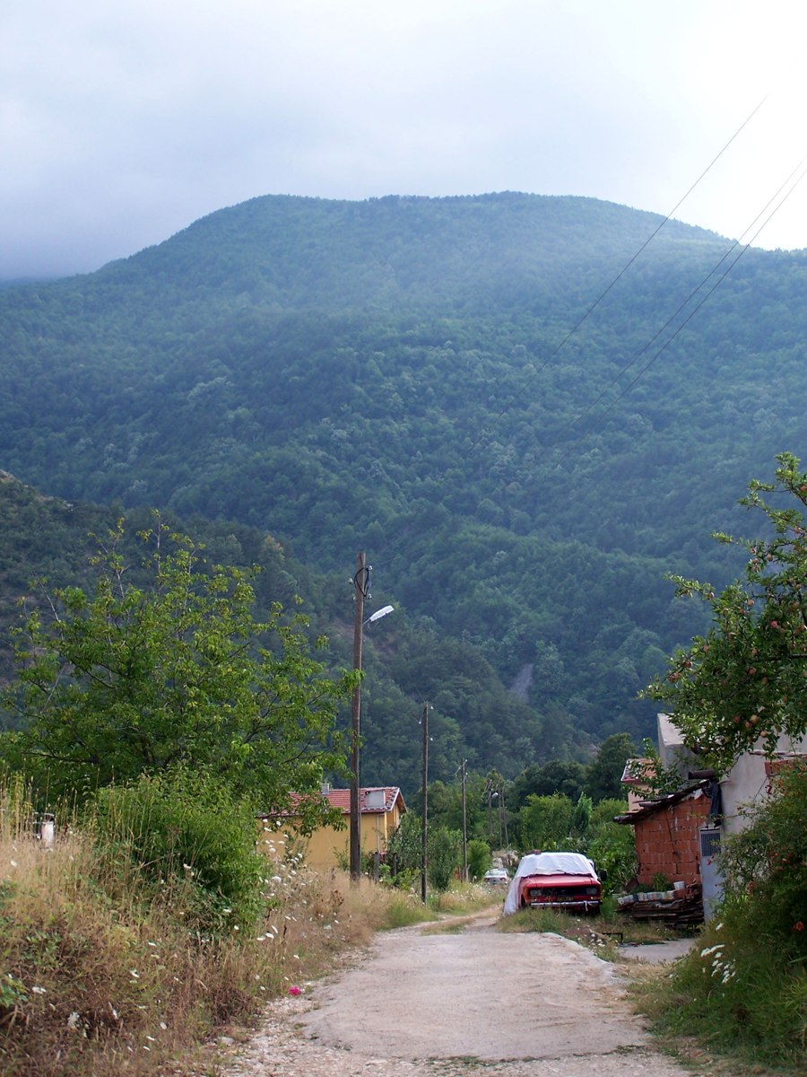 Saitabat çevresindeki dağlar · şelale fotoğrafı değildir